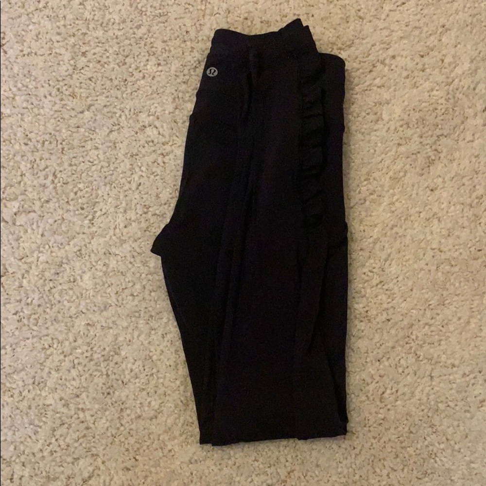 Lululemon black leggings with side pockets